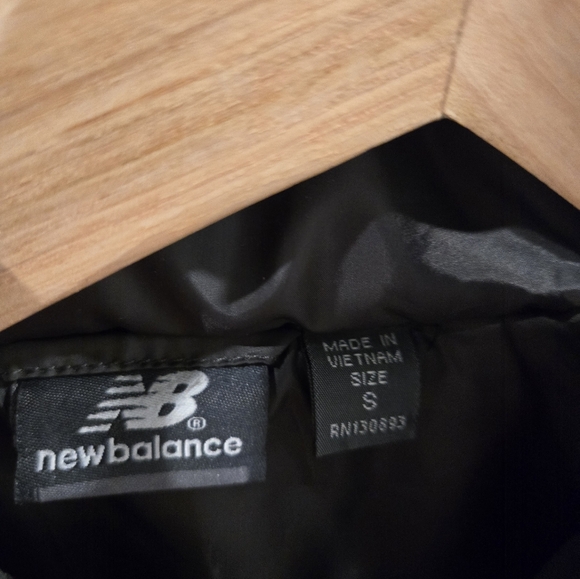 New Balance Maroon Puffer Jacket Sz Small E - Picture 4 of 5